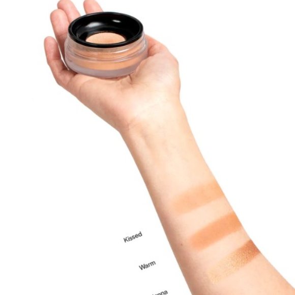 auNaturale PURE POWDER BRONZER- a silky-soft loose powder bronzer - Picture 3 of 4